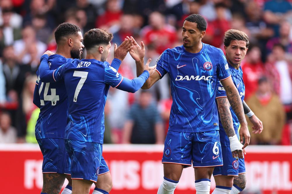 承认吧！皇马太子就是被高估的体系球员，离开伯纳乌啥也不是