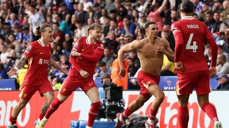 圣保利主帅调侃凯恩：去年他踢我们那脚射门，球现在还在飞吧